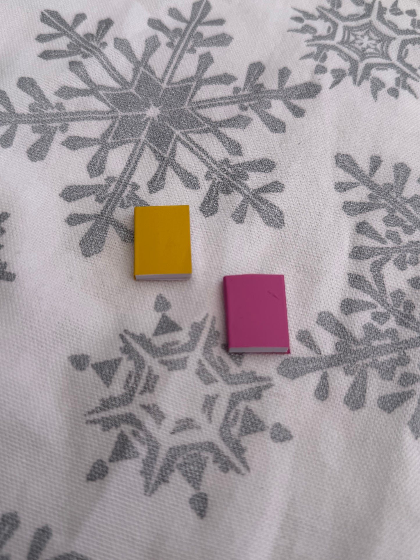 Mini färgade böcker 1 st