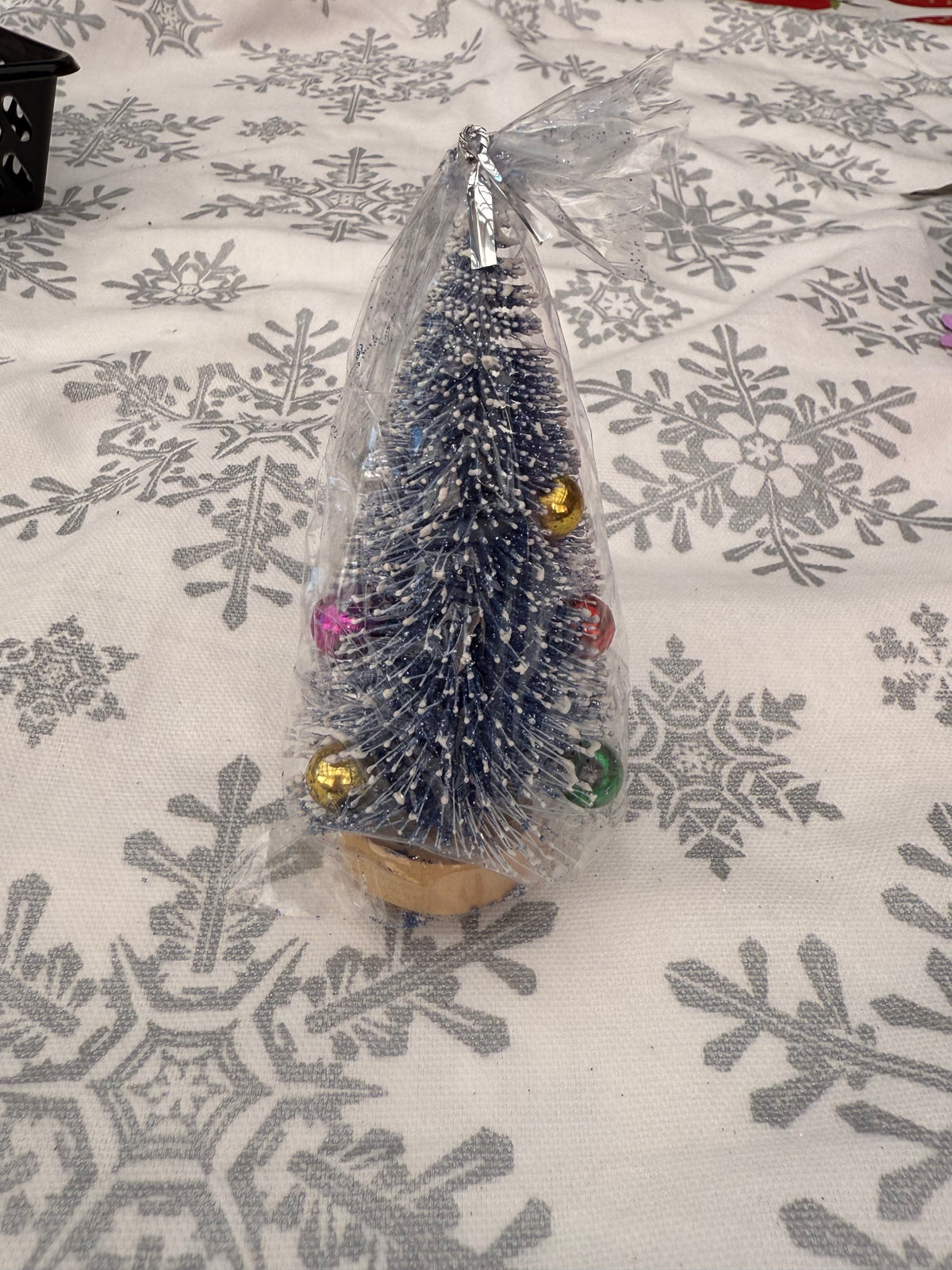 Julgran med julkulor 1 st